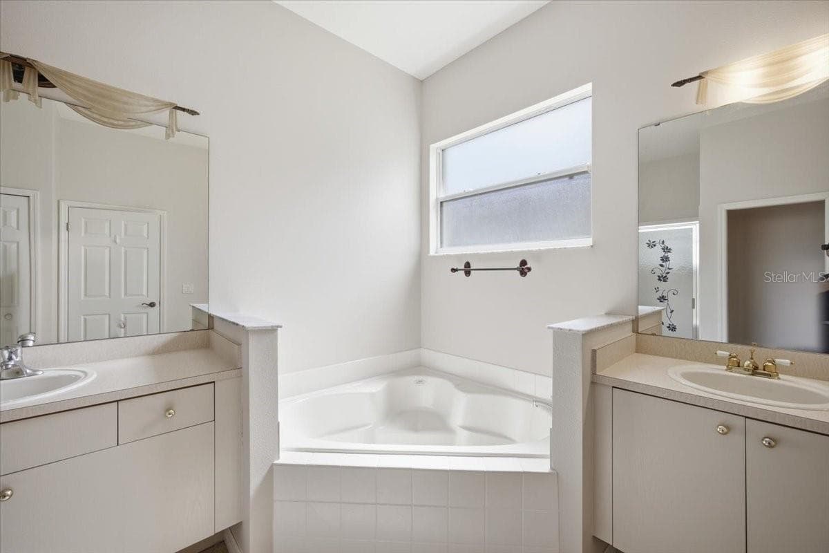 794 WOLF CREEK STREET — photo 12 of 42