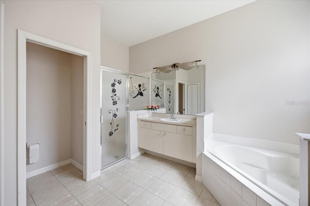 794 WOLF CREEK STREET — photo 11 of 42
