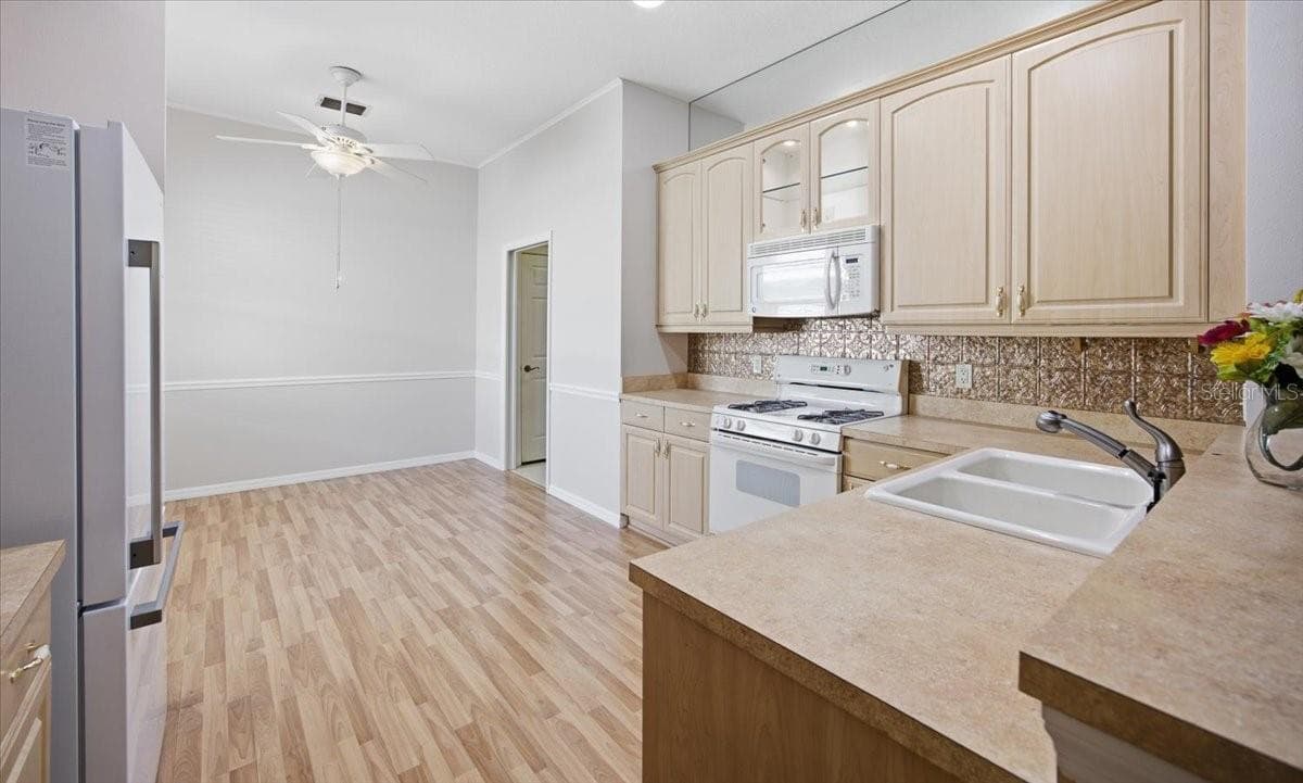 794 WOLF CREEK STREET — photo 18 of 42