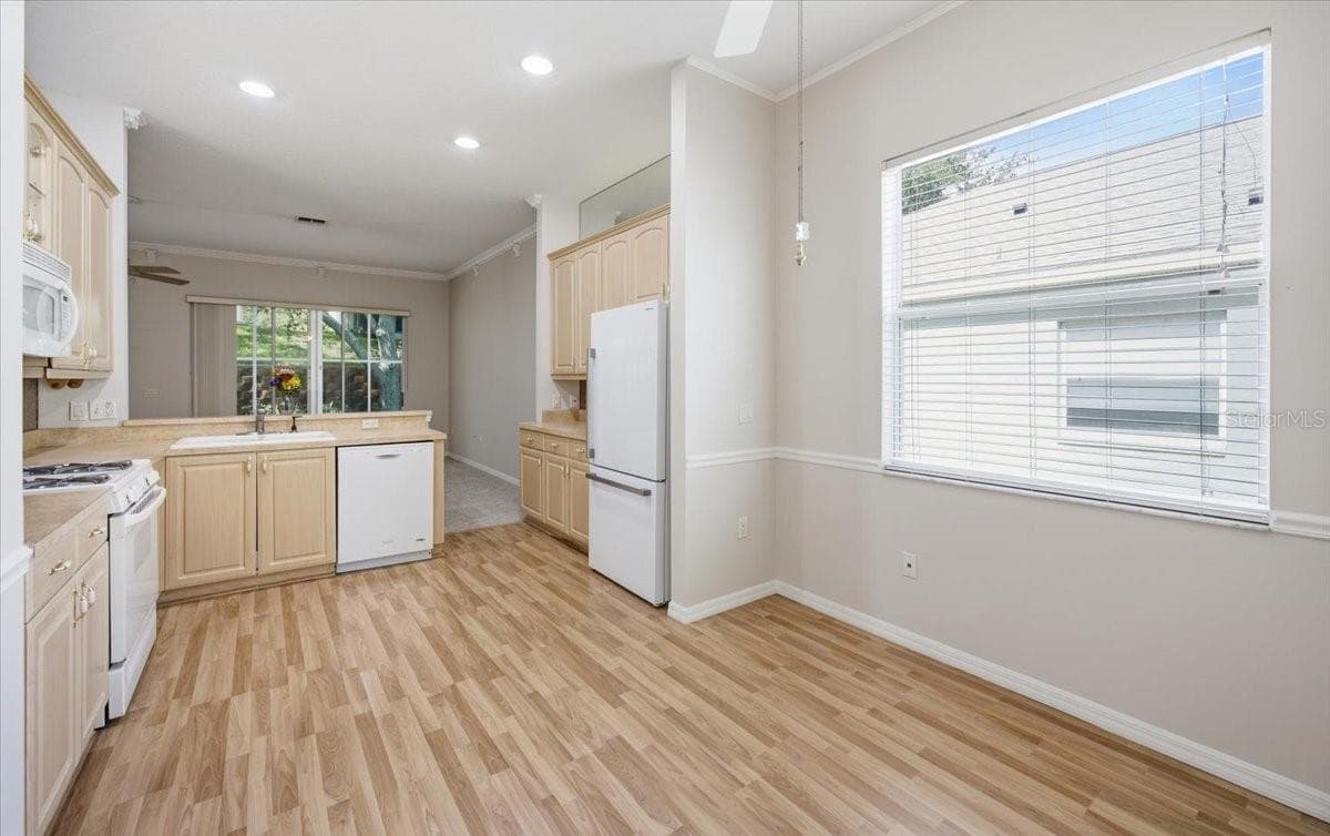 794 WOLF CREEK STREET — photo 17 of 42