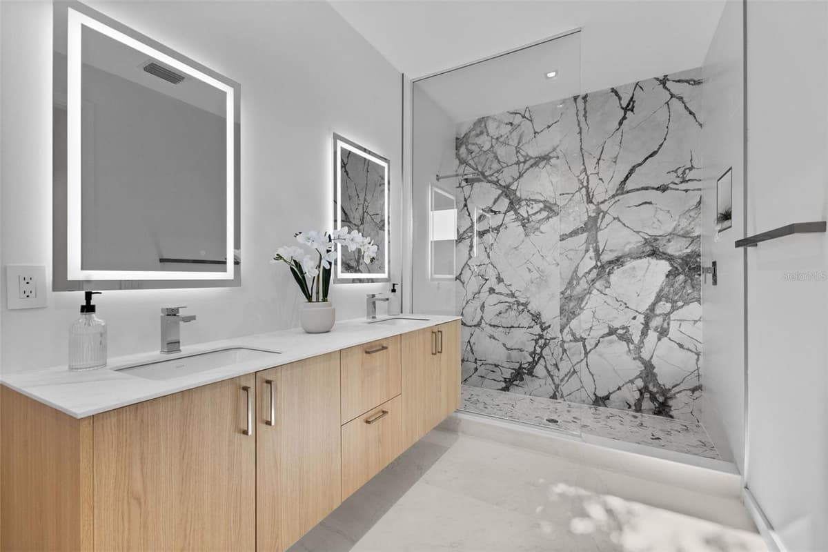 668 NEWTON AVENUE — photo 19 of 27