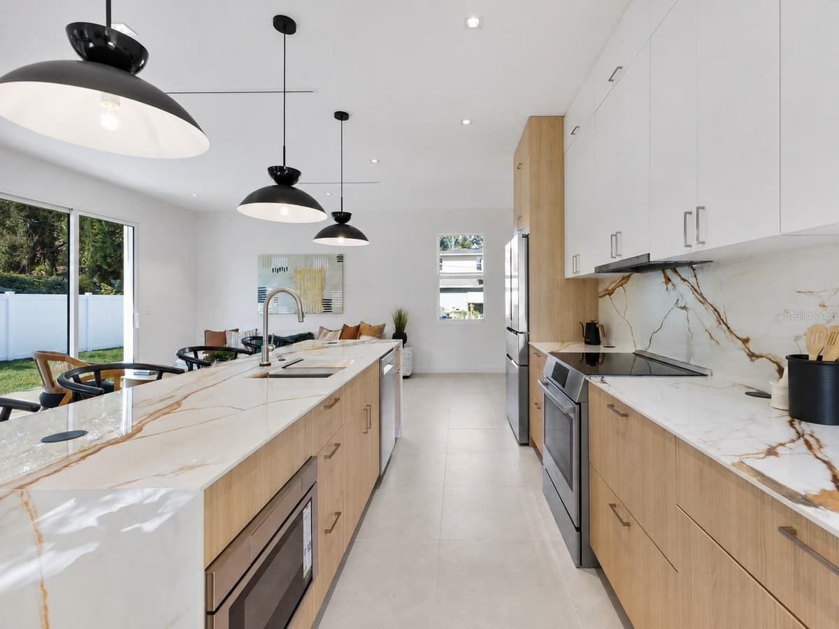 668 NEWTON AVENUE — photo 7 of 27