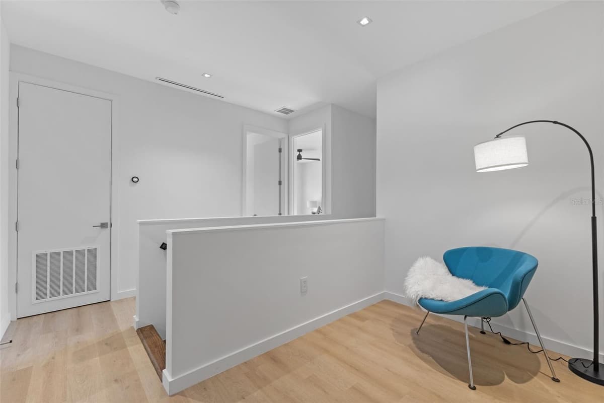 668 NEWTON AVENUE — photo 13 of 27