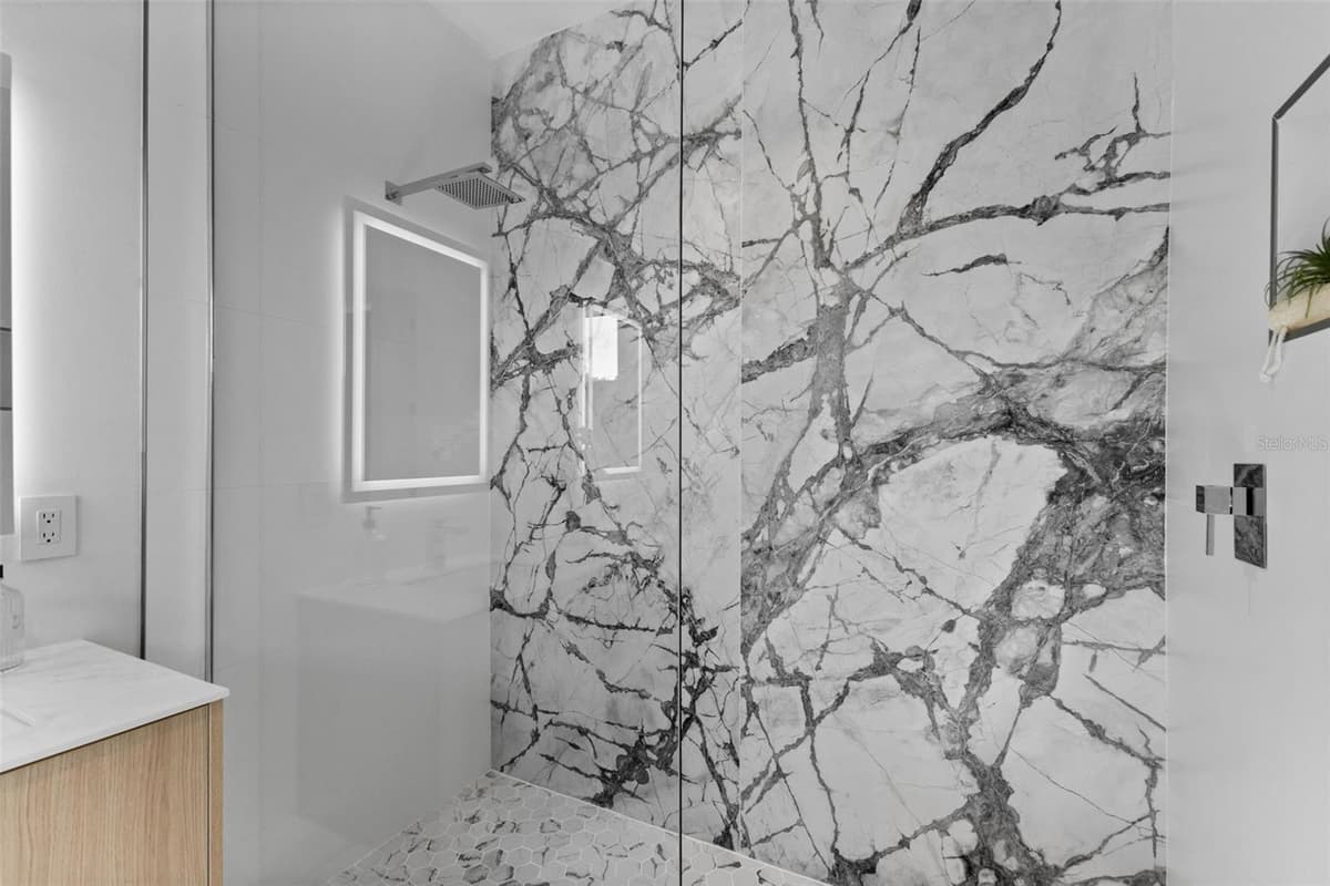 668 NEWTON AVENUE — photo 20 of 27