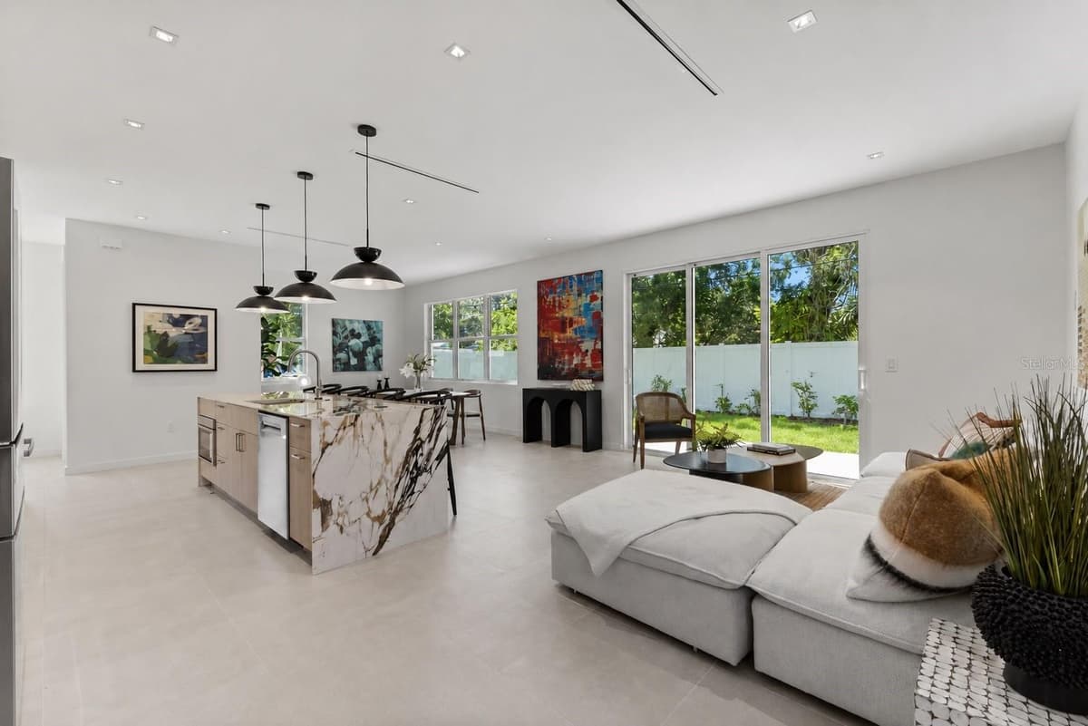 668 NEWTON AVENUE — photo 4 of 27
