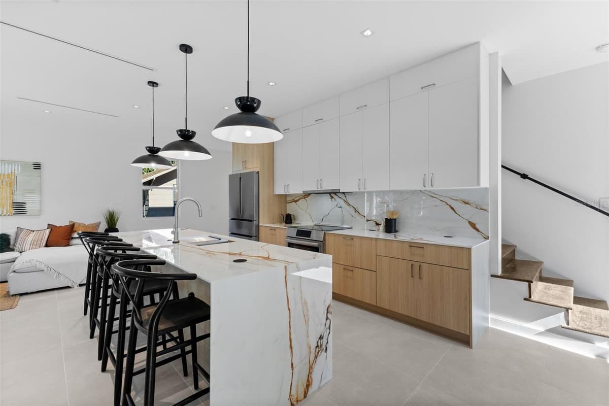 668 NEWTON AVENUE — photo 9 of 27
