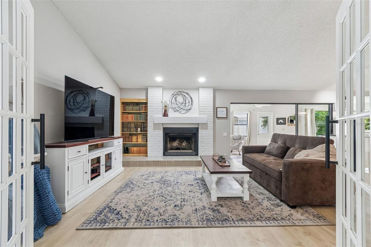 525 WALKER ROAD — photo 33 of 80