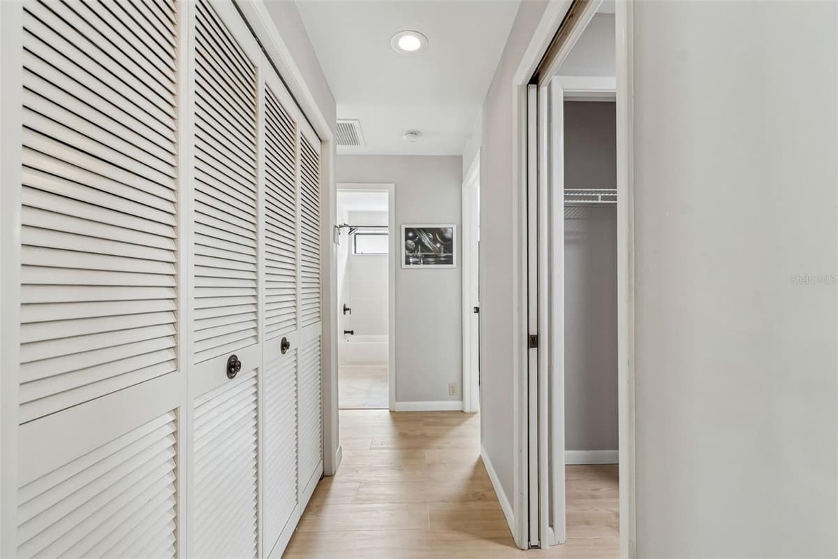 525 WALKER ROAD — photo 55 of 80