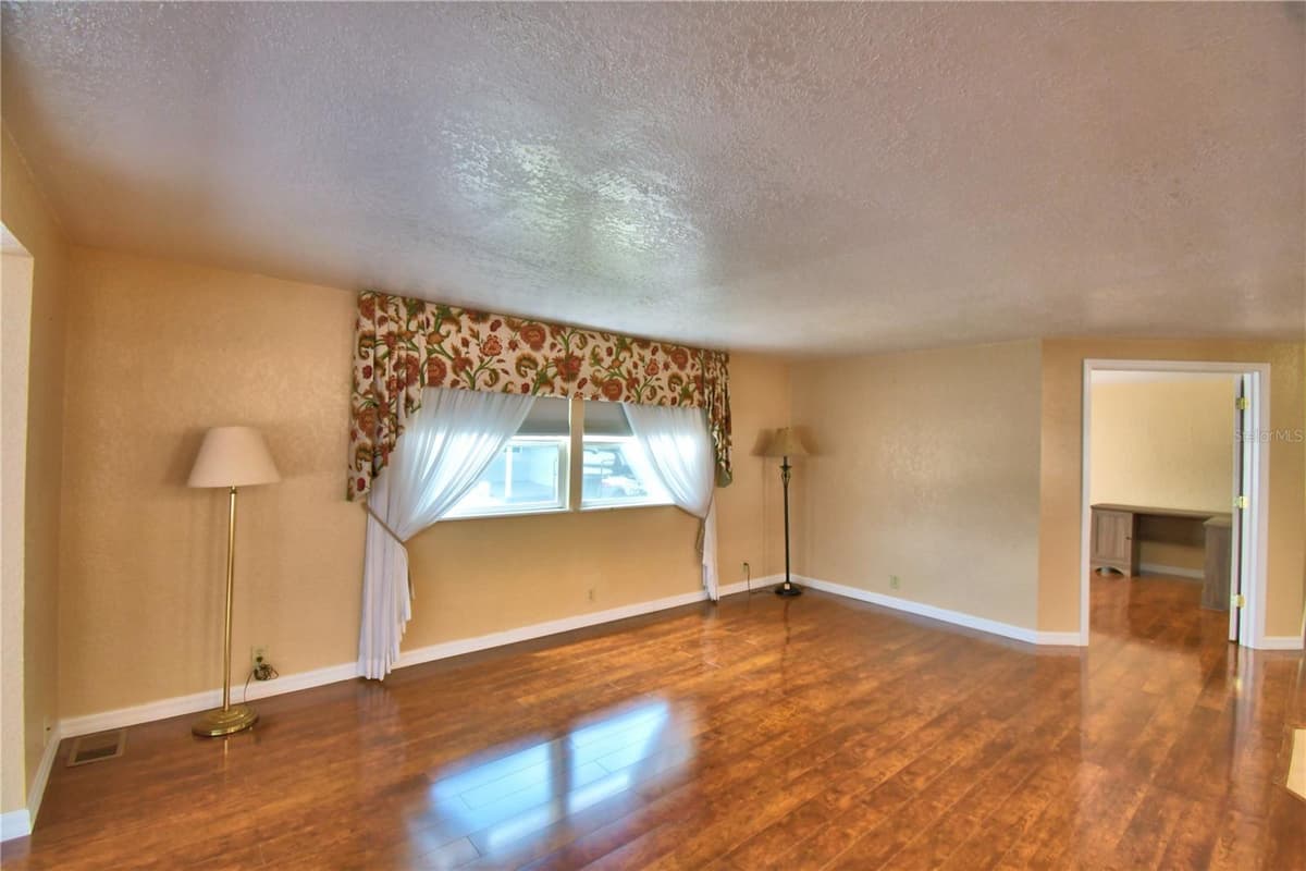 151 HOLIDAY LANE — photo 13 of 50