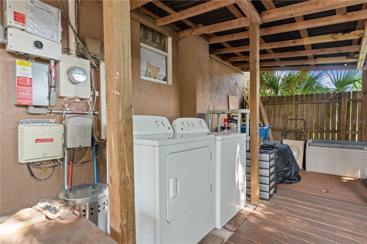 2615 COMANCHE AVENUE — photo 6 of 52