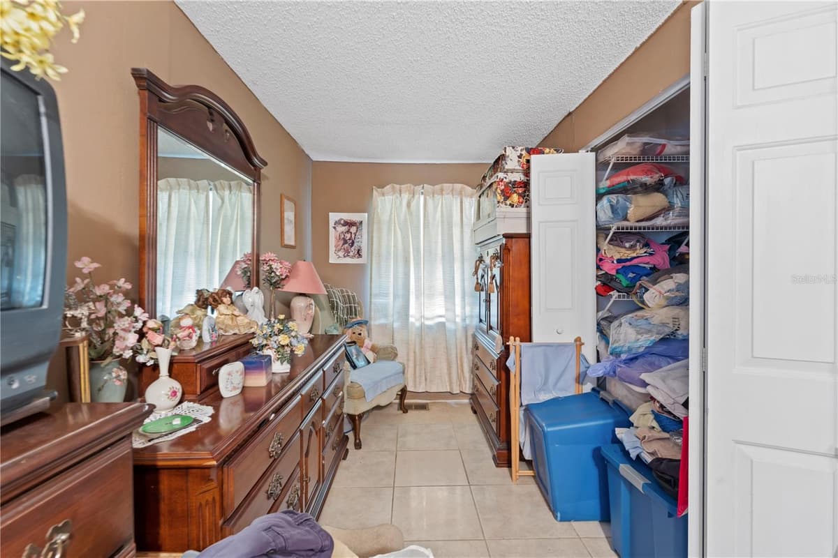 2615 COMANCHE AVENUE — photo 17 of 52