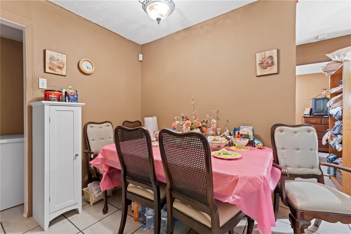 2615 COMANCHE AVENUE — photo 18 of 52