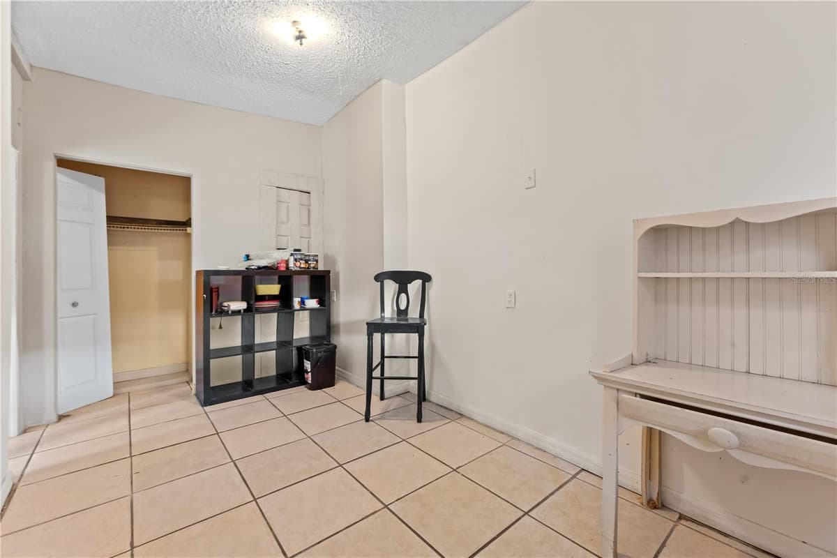 2615 COMANCHE AVENUE — photo 10 of 52