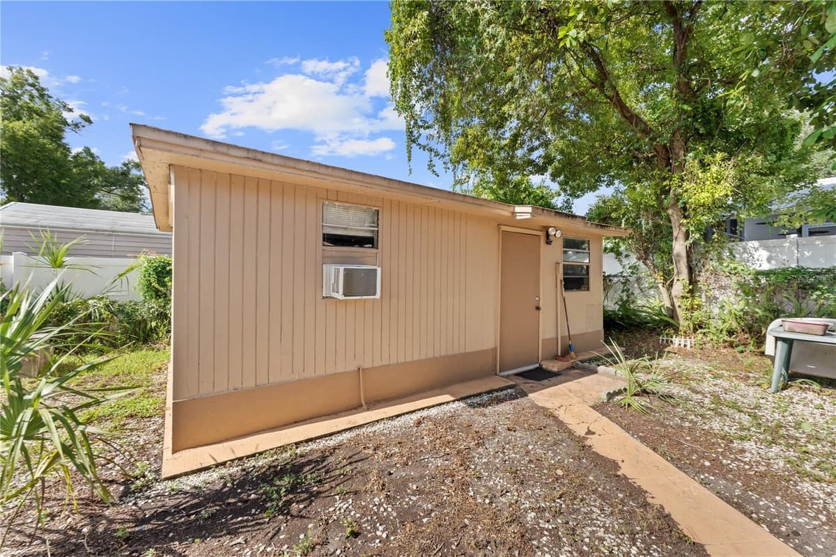 2615 COMANCHE AVENUE — photo 49 of 52