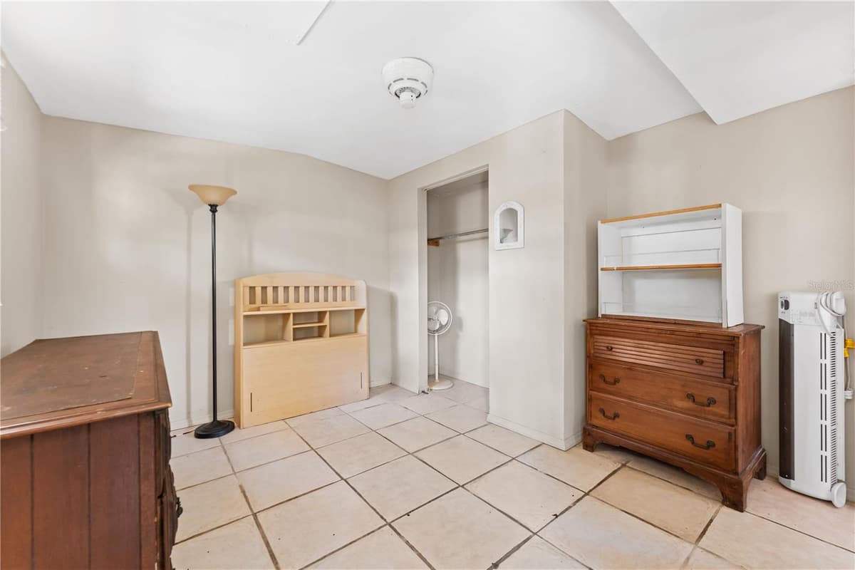 2615 COMANCHE AVENUE — photo 16 of 52