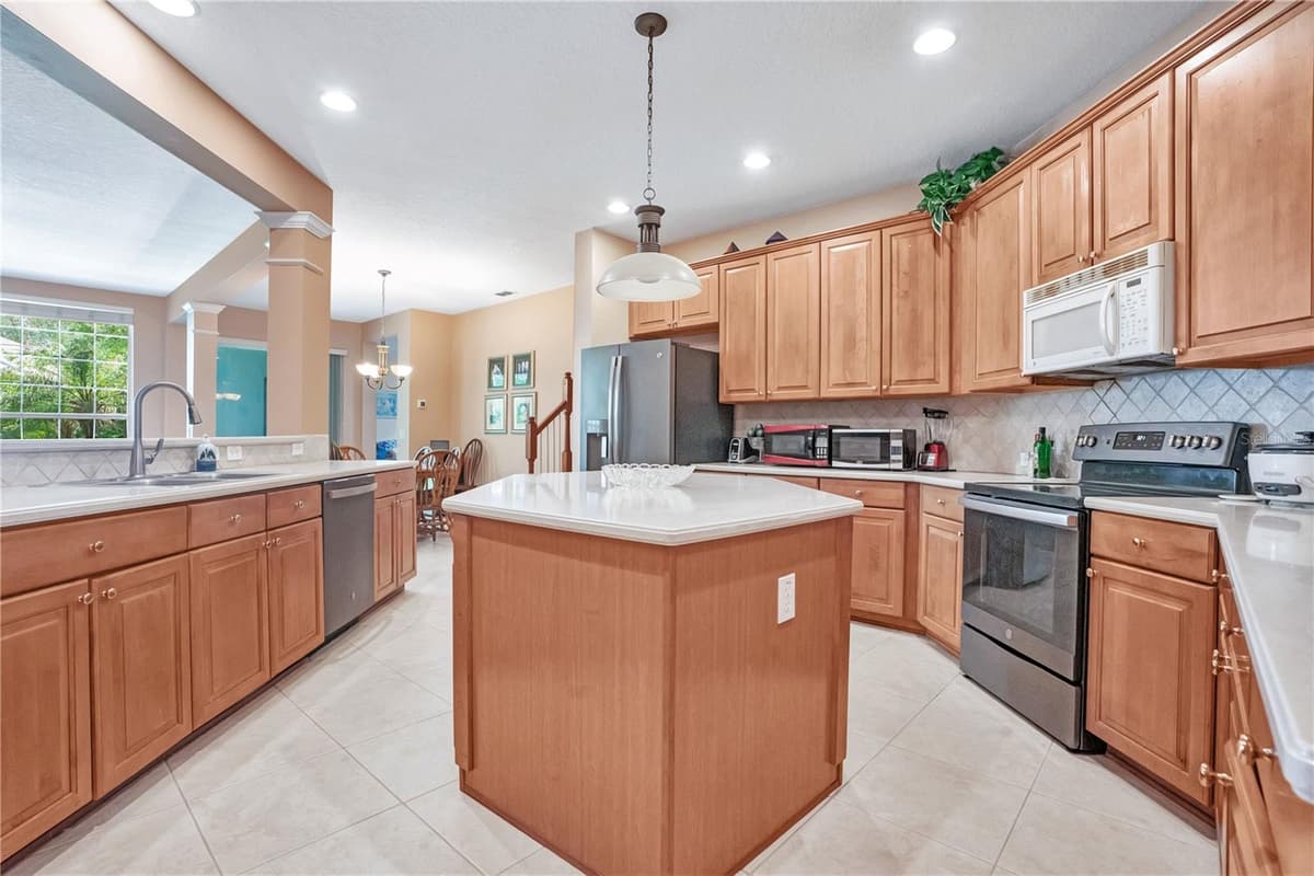 8344 BOWDEN WAY — photo 11 of 44