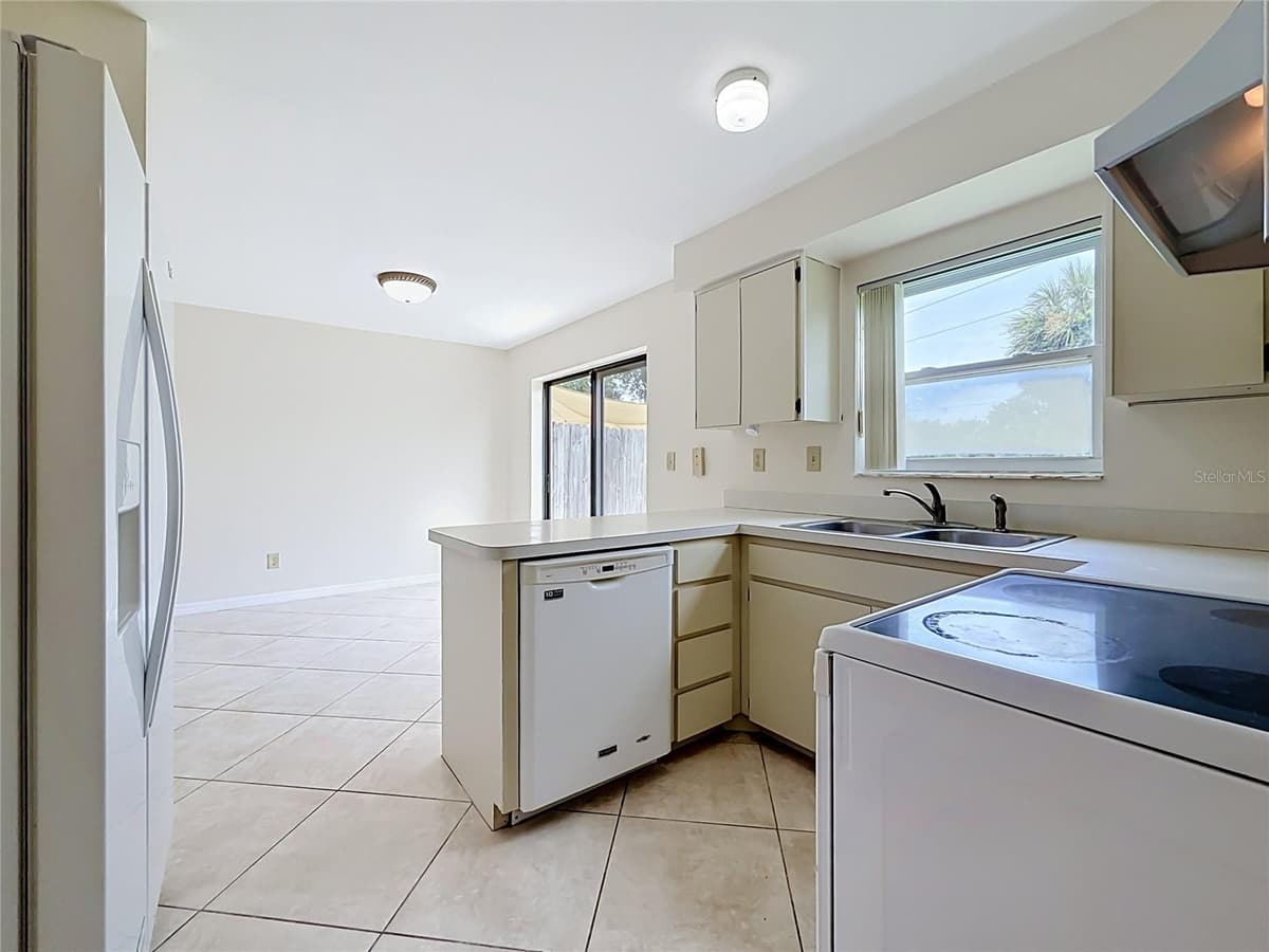 1718 ADAMS CIRCLE — photo 12 of 57