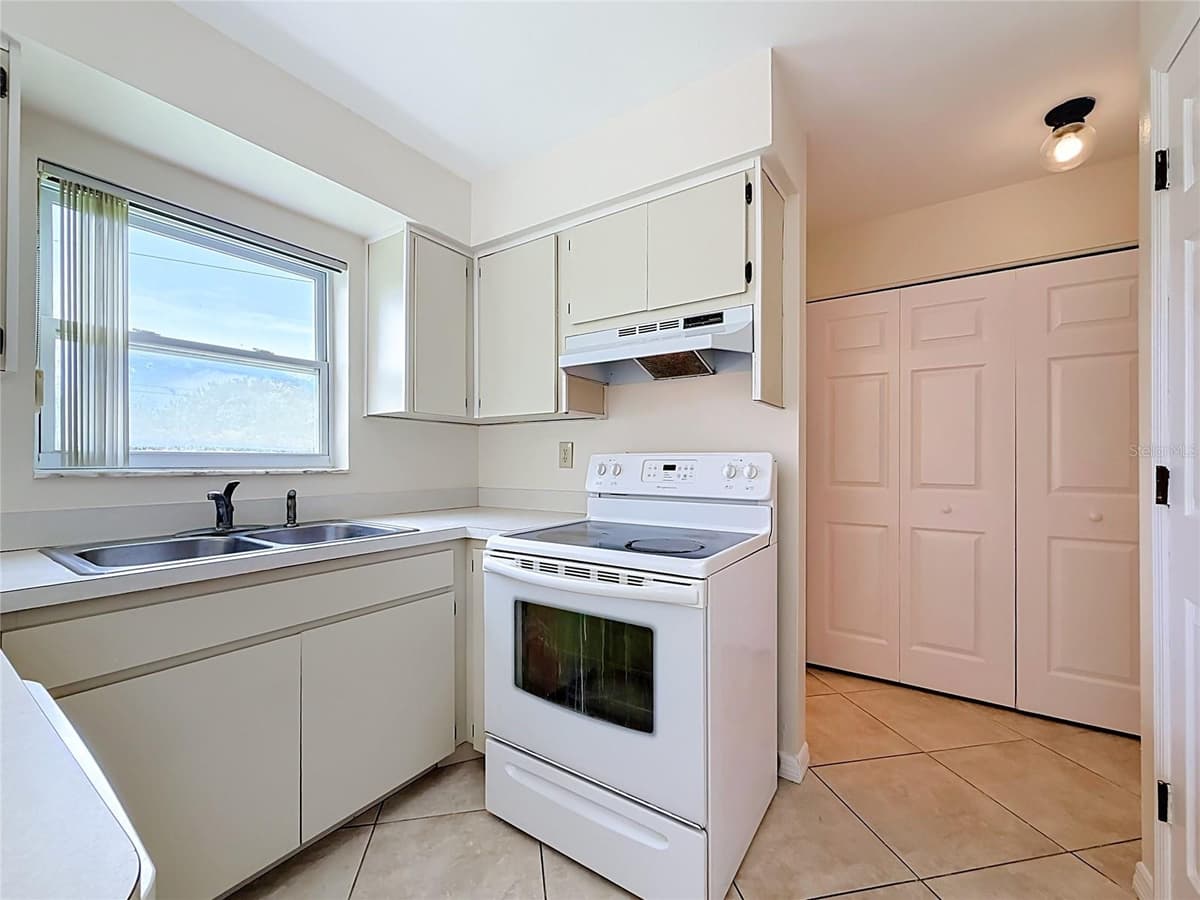 1718 ADAMS CIRCLE — photo 10 of 57