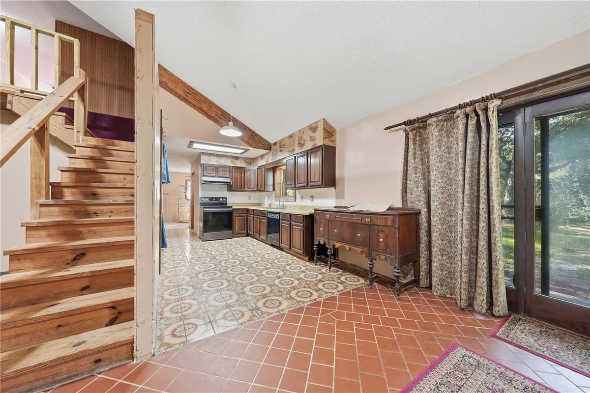 163 ORANGE AVENUE — photo 11 of 49