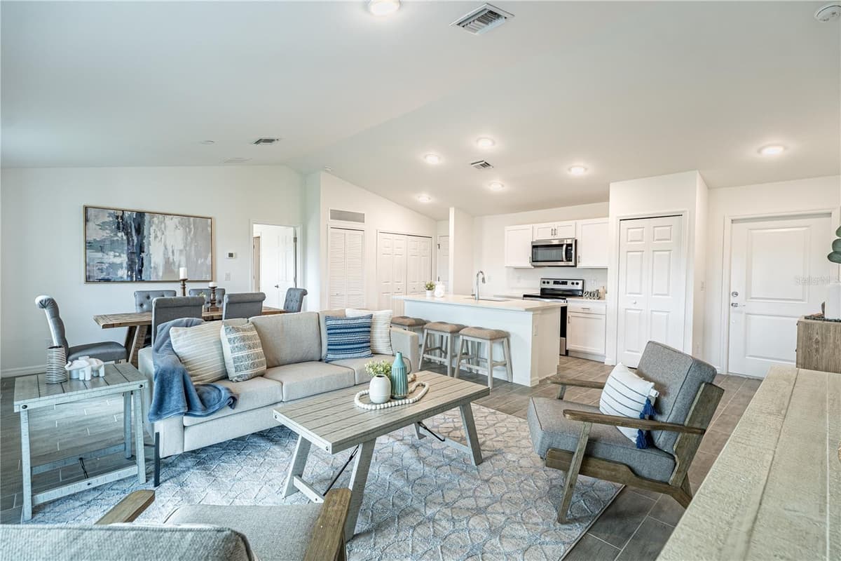 364 LINDON STREET — photo 3 of 9