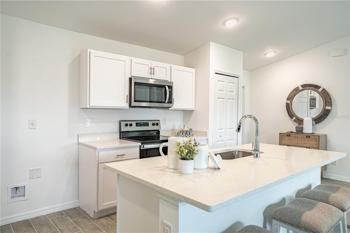364 LINDON STREET — photo 2 of 9