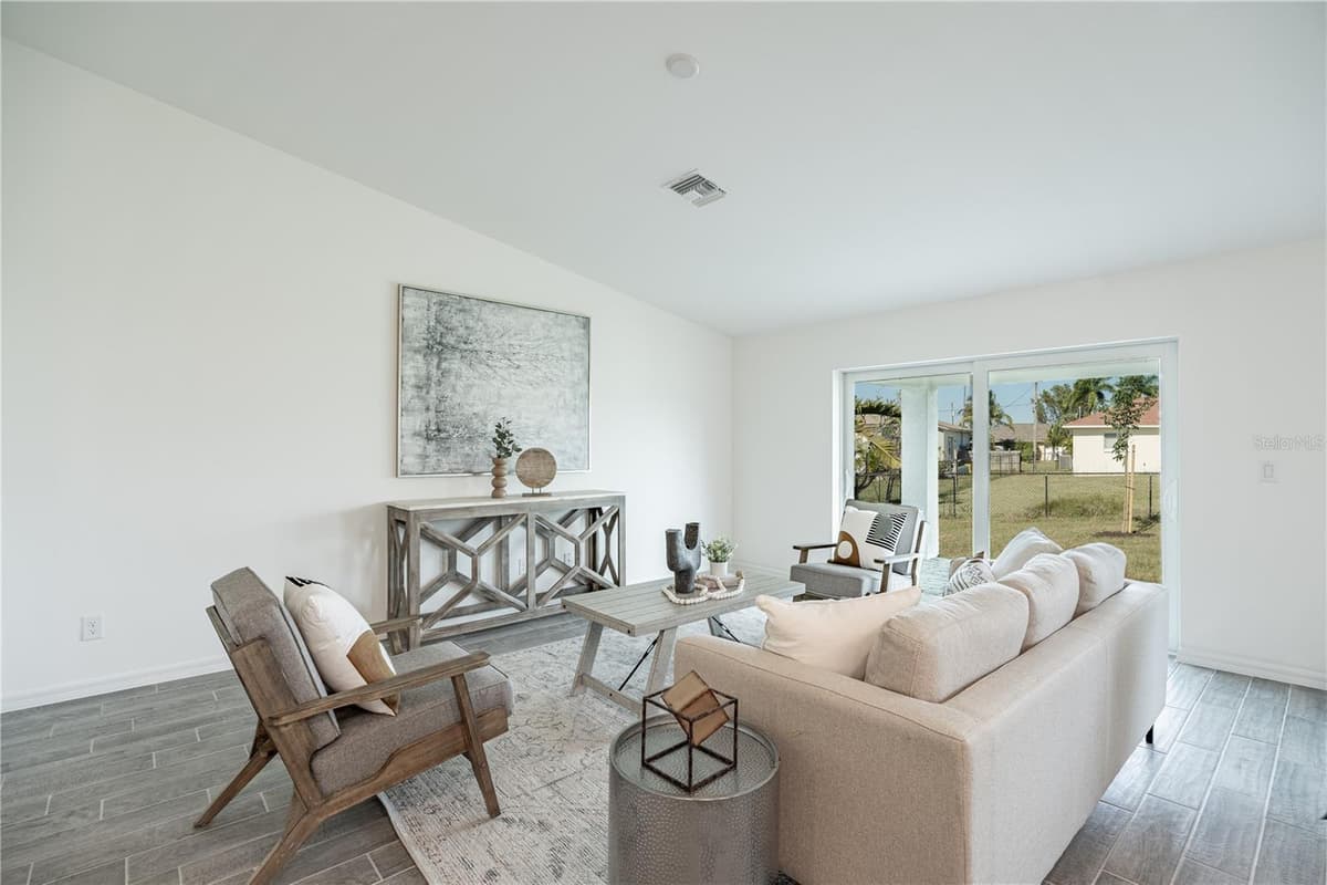 520 SHERBOURNE STREET — photo 4 of 9