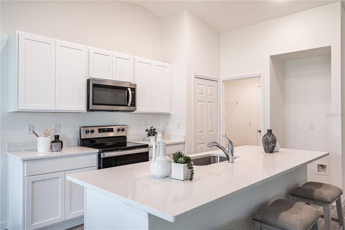520 SHERBOURNE STREET — photo 2 of 9