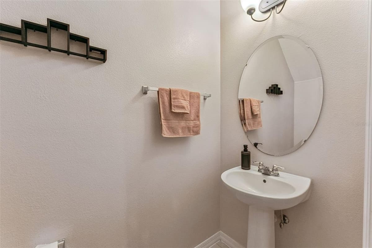 1224 PETERSON PLACE — photo 21 of 25