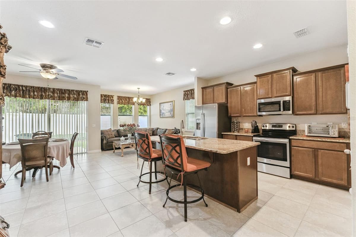 1224 PETERSON PLACE — photo 4 of 25