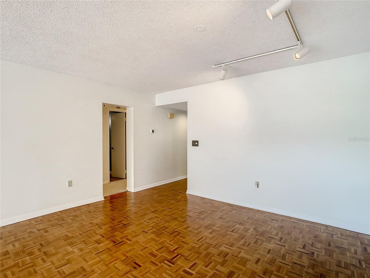 1158 CARMEL CIRCLE — photo 19 of 56