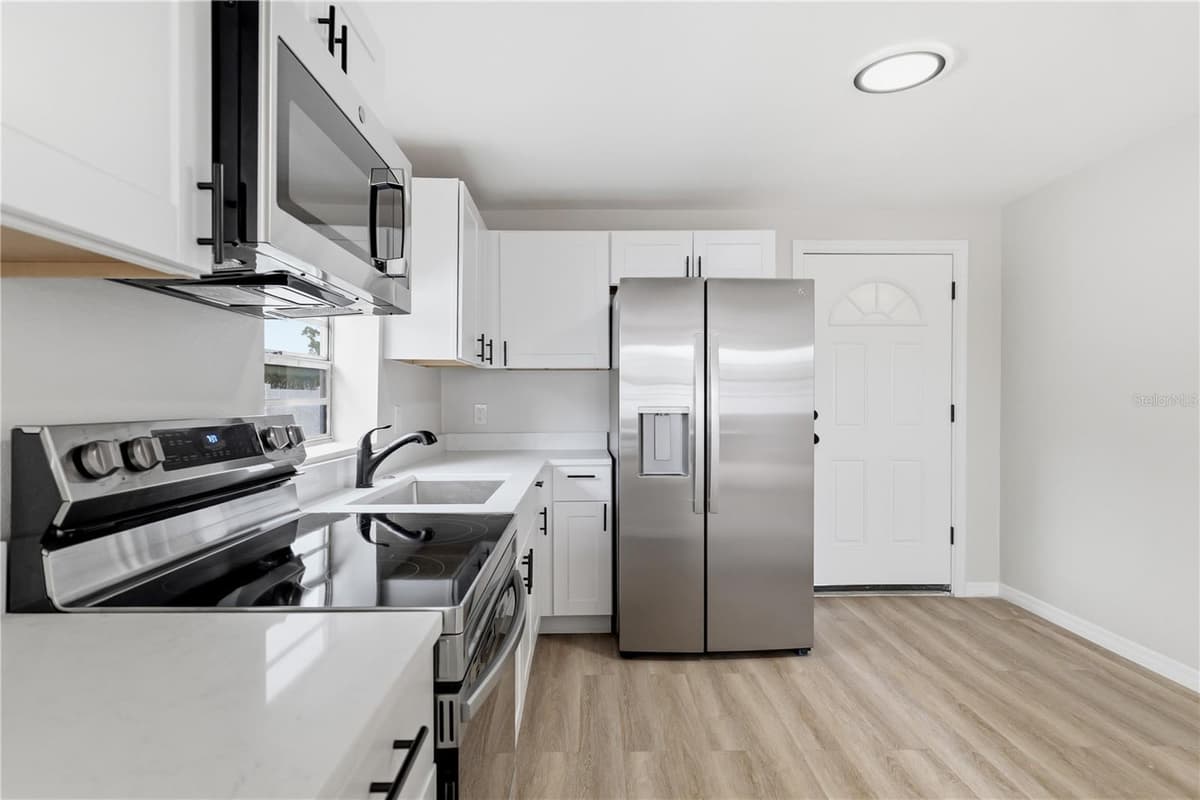 3923 FLORA STREET — photo 9 of 41