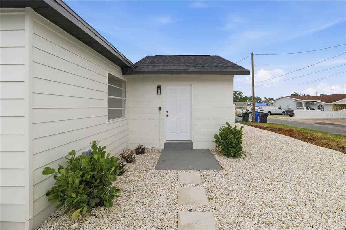 3923 FLORA STREET — photo 6 of 41