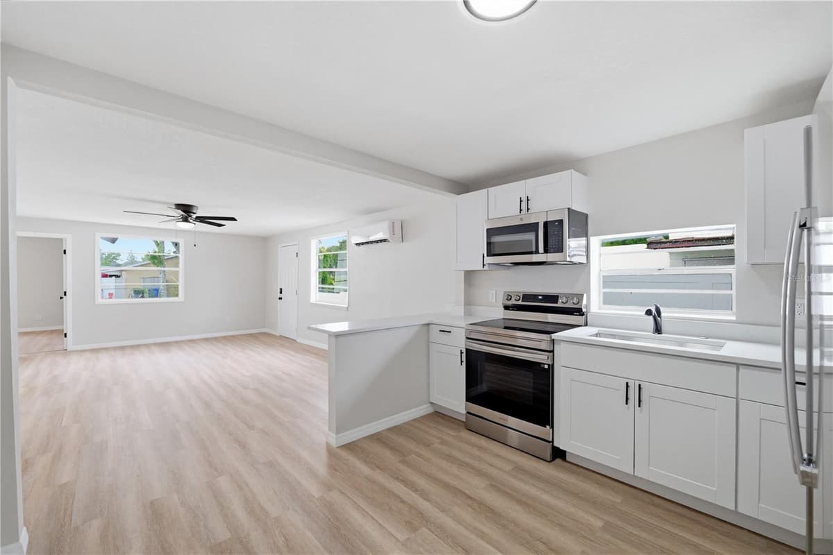 3923 FLORA STREET — photo 12 of 41