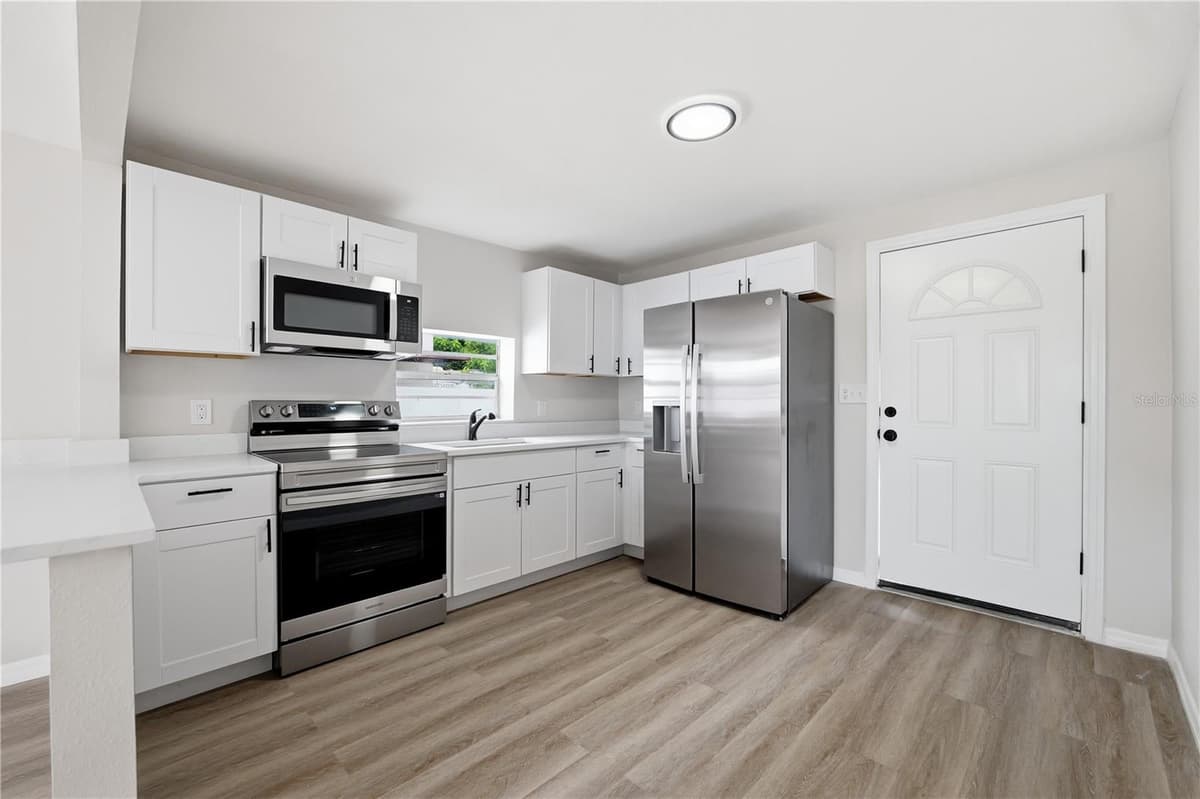 3923 FLORA STREET — photo 10 of 41