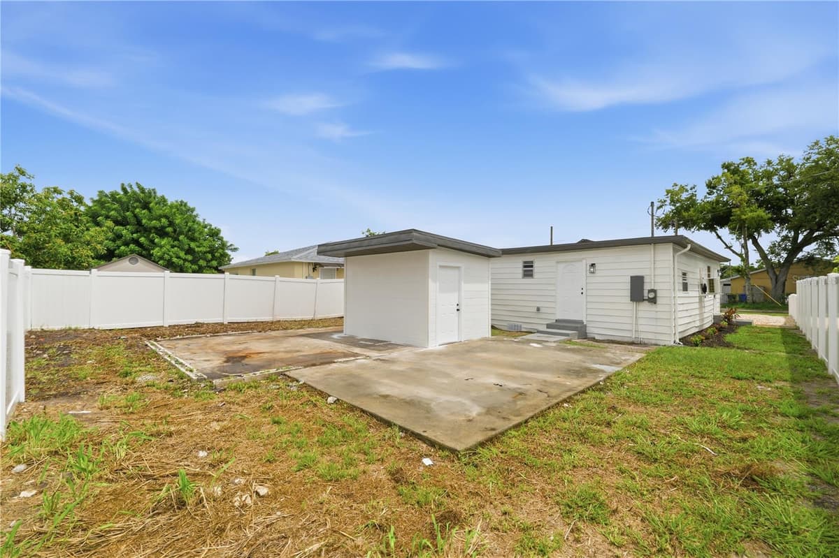 3923 FLORA STREET — photo 37 of 41
