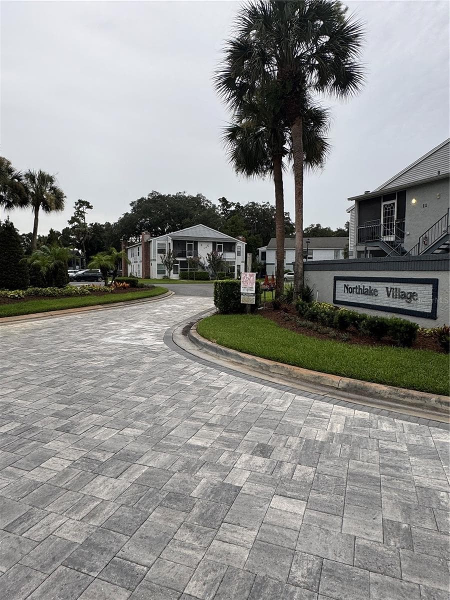 408 NORTHLAKE DRIVE — photo 1 of 11