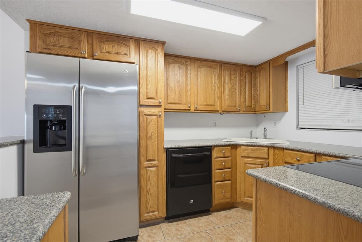 100 GRANT AVENUE — photo 4 of 67