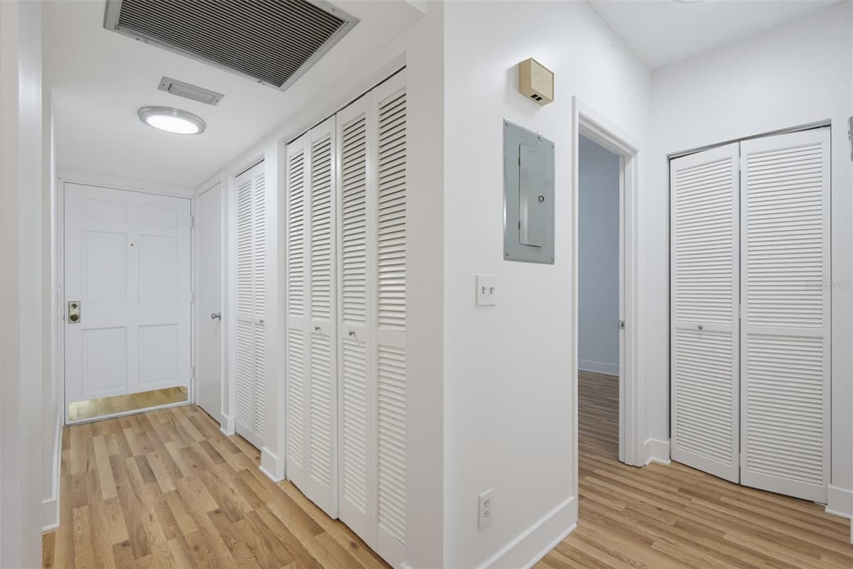 100 GRANT AVENUE — photo 10 of 67