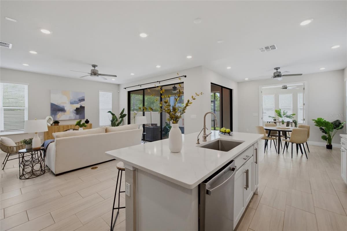 4667 SAN MARTINO DRIVE — photo 14 of 69