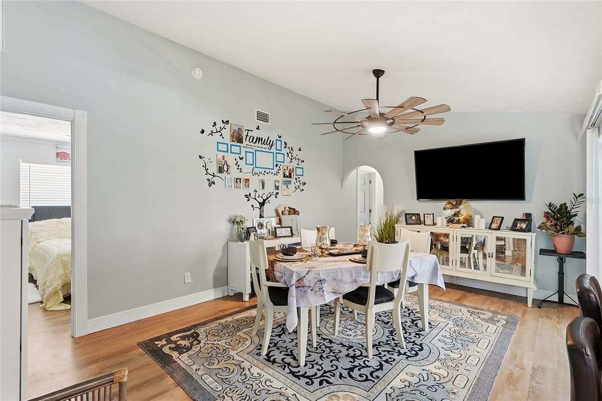 7219 REYMOOR DRIVE — photo 15 of 64