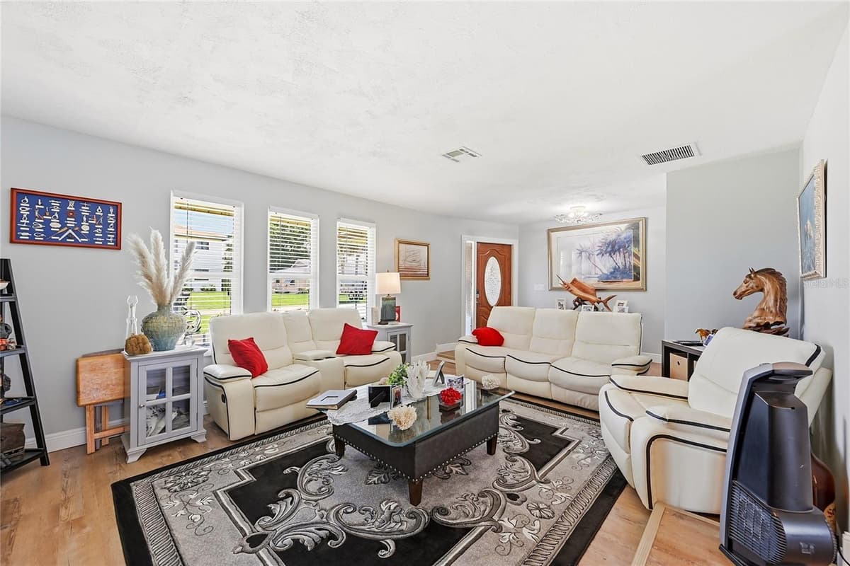 7219 REYMOOR DRIVE — photo 3 of 64
