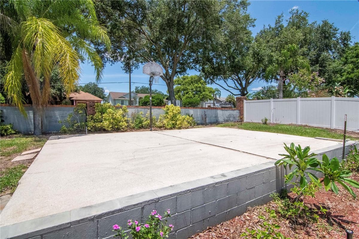 2608 BERRYVINE PLACE — photo 35 of 53