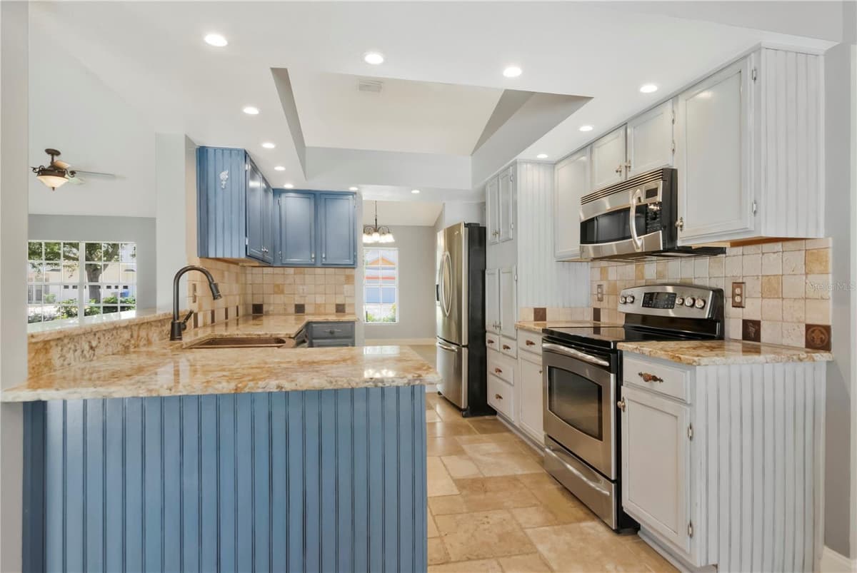 2608 BERRYVINE PLACE — photo 6 of 53