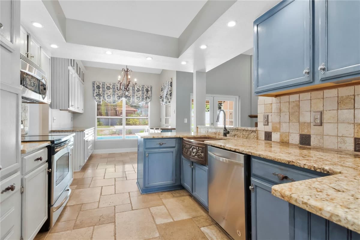 2608 BERRYVINE PLACE — photo 5 of 53