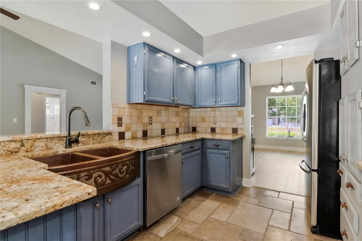 2608 BERRYVINE PLACE — photo 8 of 53