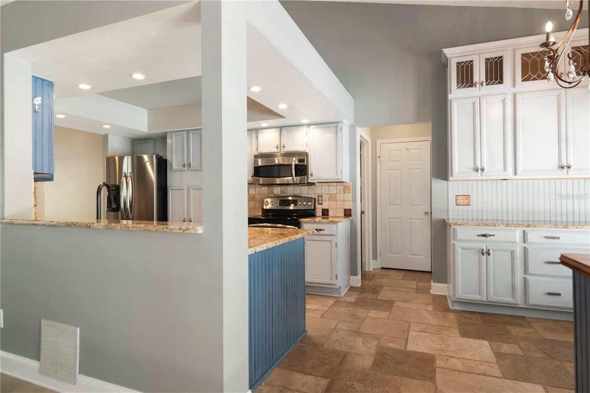 2608 BERRYVINE PLACE — photo 11 of 53