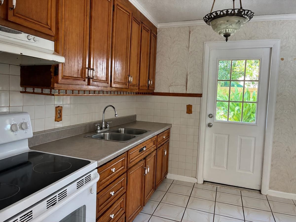 1406 MURILLO LOOP — photo 7 of 8