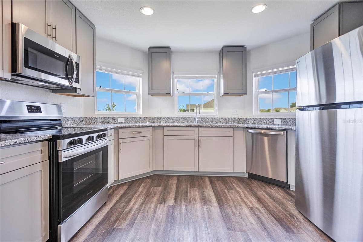 1080 BERGAMOT DRIVE — photo 4 of 40