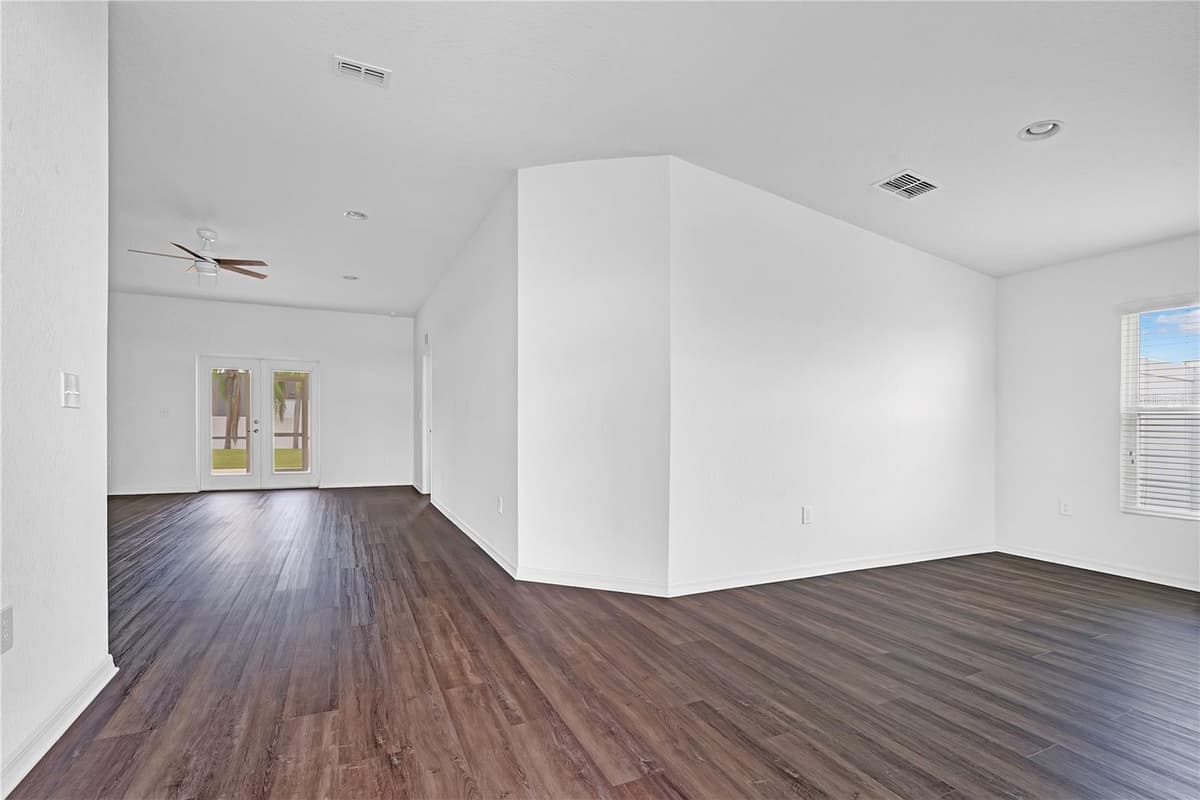 1080 BERGAMOT DRIVE — photo 6 of 40