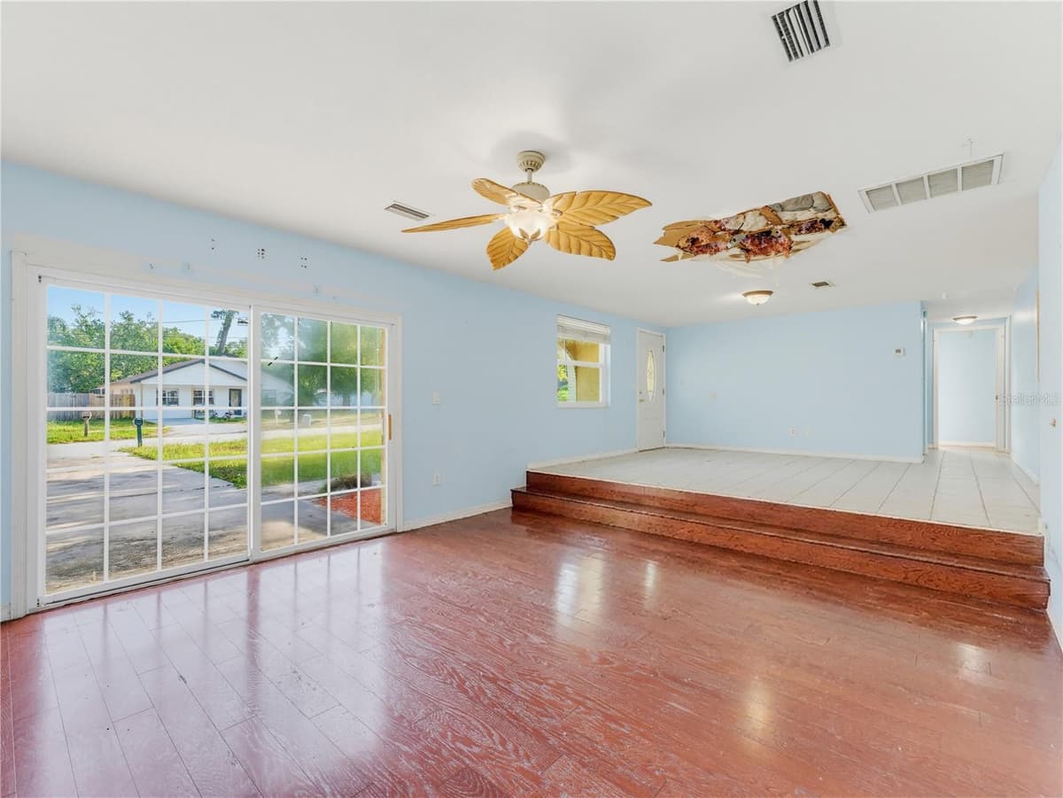 1116 OAKWOOD STREET — photo 16 of 68